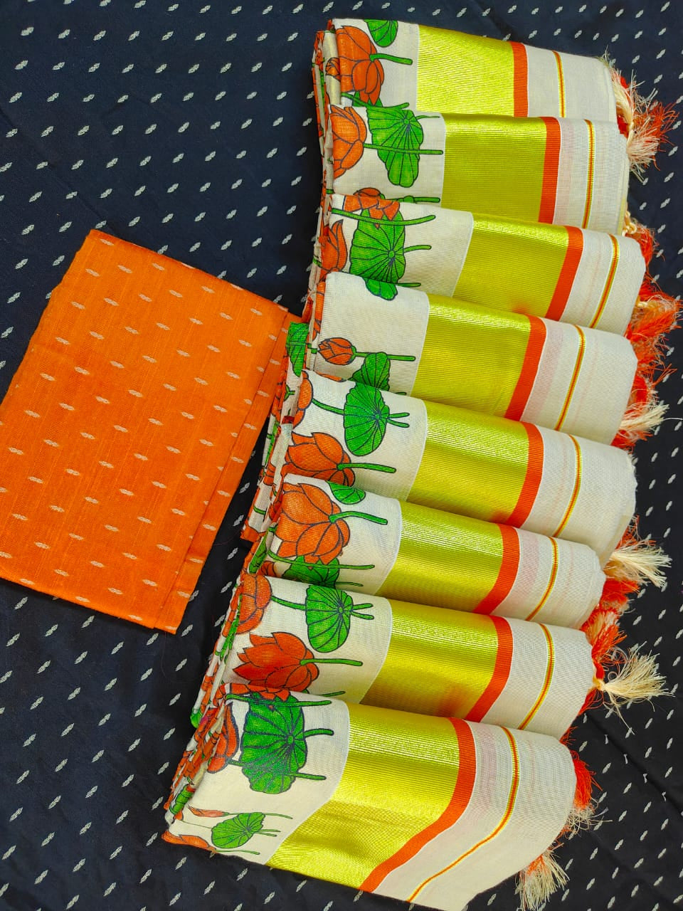 Lotus Printed Tissue Setmundu