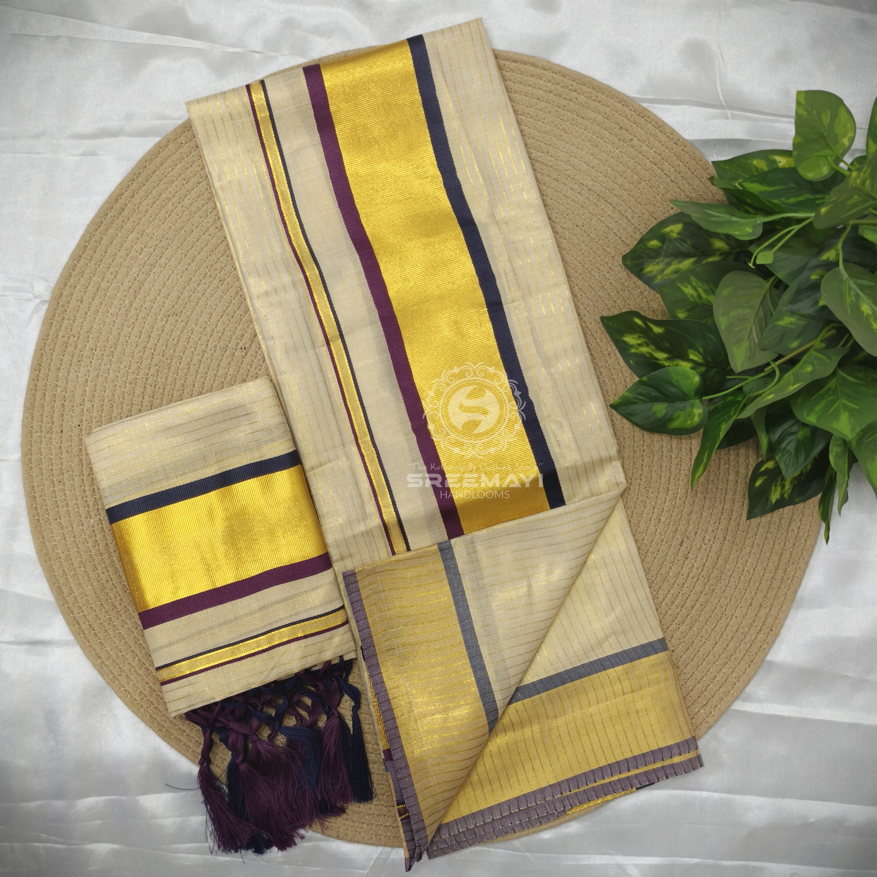 Special Quality Settumund
Golden Tissue
Double Coloured Full Gold Stripes
With  Kunjalam
Settumund 2.80