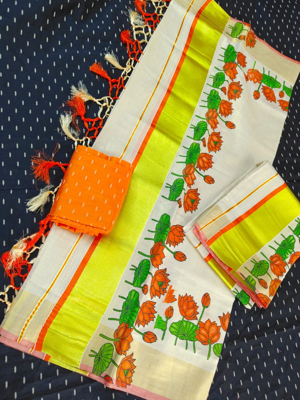 Lotus Printed Tissue Setmundu