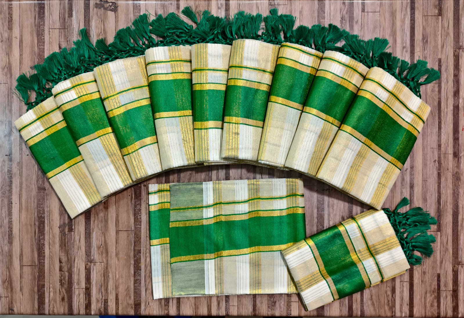 *2×3 TISSUE CHECKED SETMUNDU WITH TUSSELS*